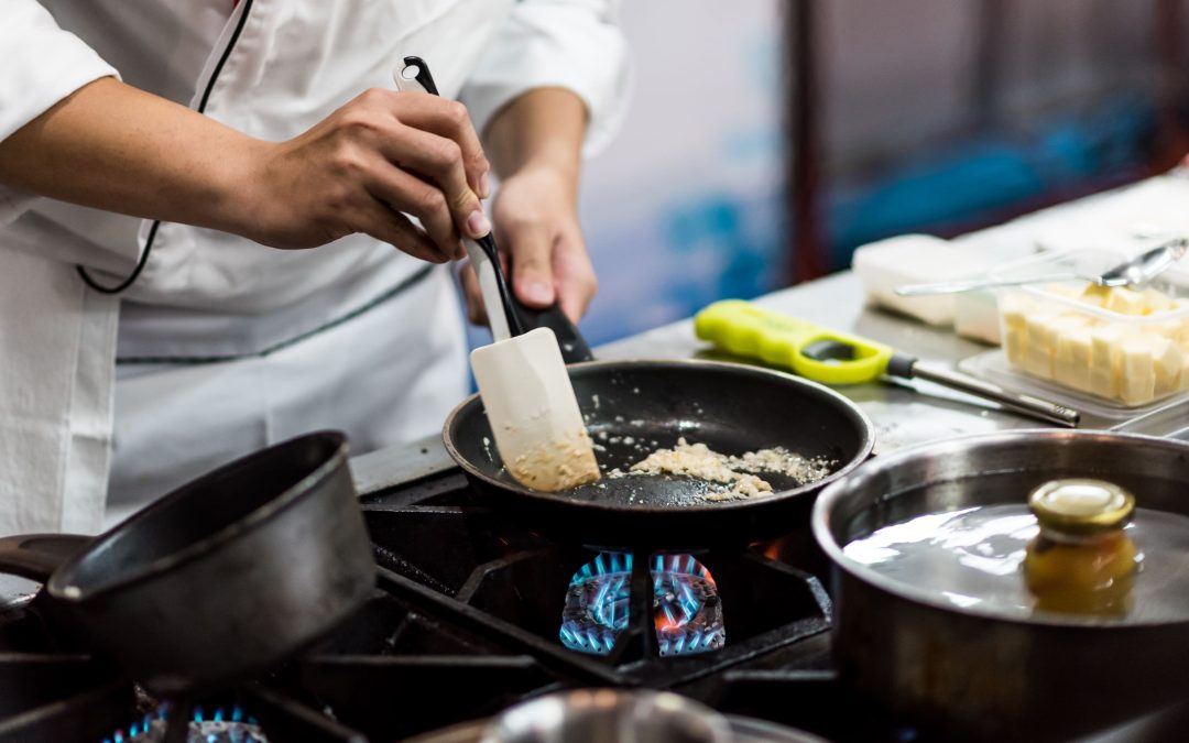 Rahasia Dapur Profesional: Menjaga Konsistensi Rasa di Tengah Tekanan Tinggi