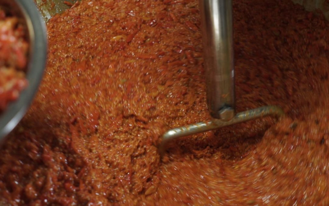 Maklon Sambal vs Buat Sendiri: Mana yang Lebih Efisien?